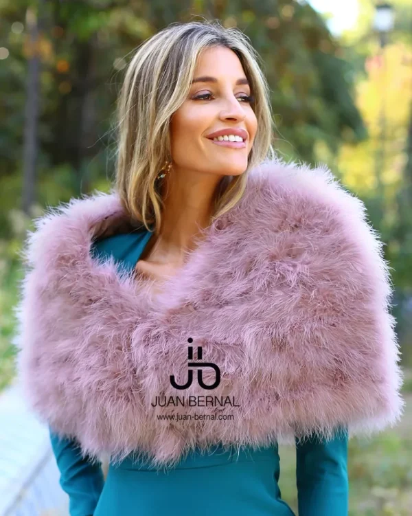 Juan Bernal Estolas^Estola plumas rosa nude