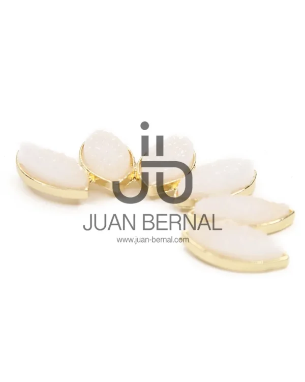 Juan Bernal Pendientes^Pendientes petalos Blancos Roto